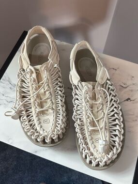 KEEN Women's Uneek Sandals - White Cap/Cornstalk